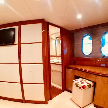 Tropez Luxury Yacht 船屋 *