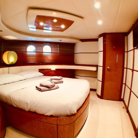 Úszó hotel Tropez Luxury Yacht *