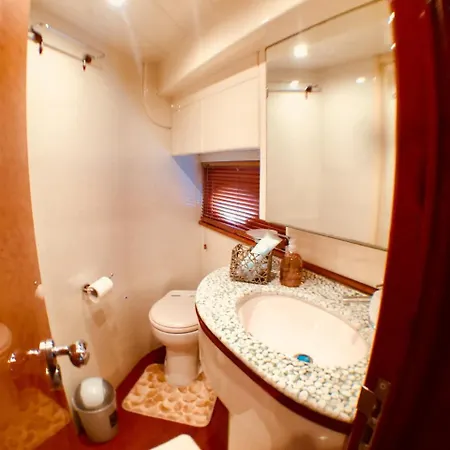 Tropez Luxury Yacht Botel Saint-Tropez