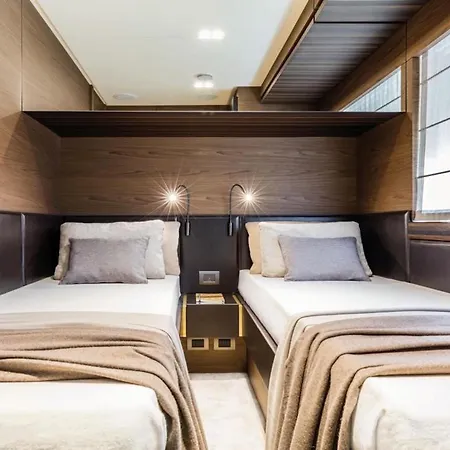 Úszó hotel Tropez Luxury Yacht *