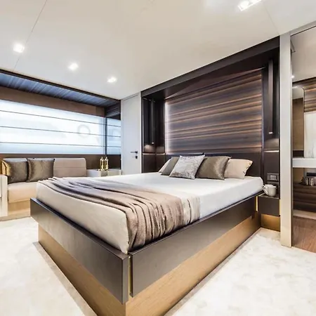 Úszó hotel Tropez Luxury Yacht Saint-Tropez